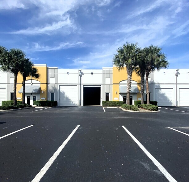 More Photos Of 12960 Commerce Lakes Dr, Fort Myers Warehouse For Lease