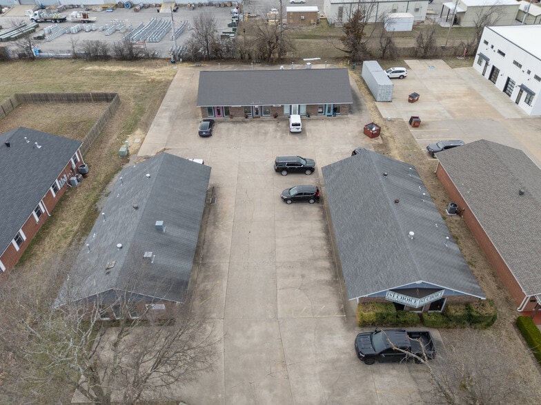 More Photos Of 79 Colt Square Dr, Fayetteville Unknown For Lease