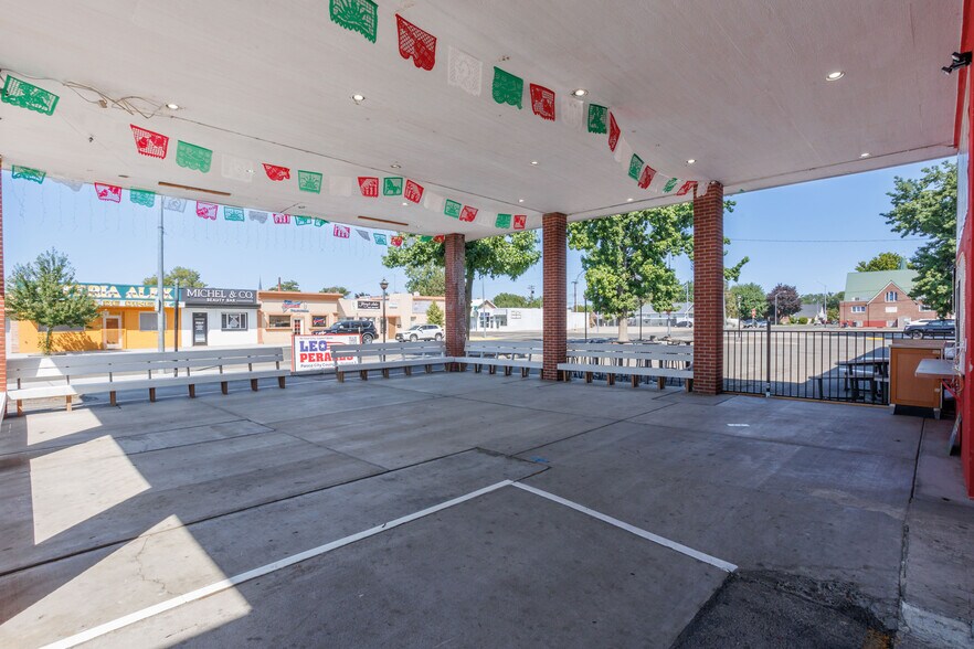 More Photos Of 528 W Clark St, Pasco Restaurant For Sale