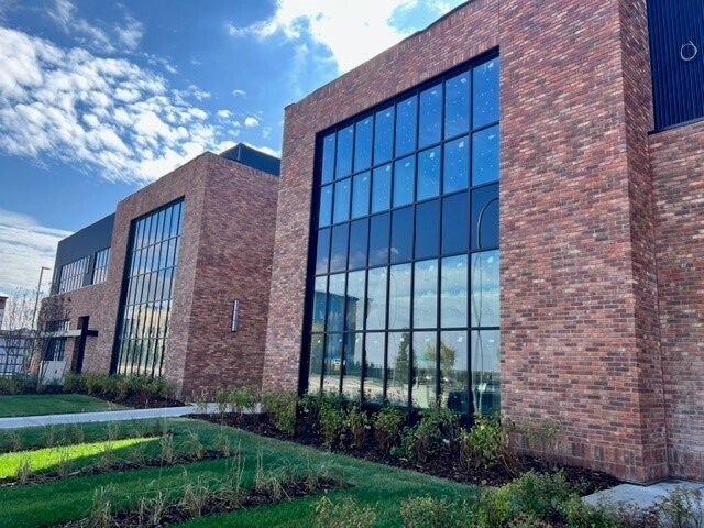 More Photos Of 895 Pembina Rd, Sherwood Park Storefront Retail Office For Sale