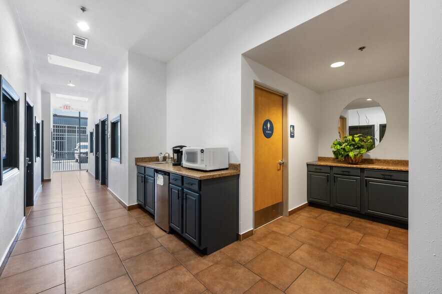 More Photos Of 2560-2566 Catamaran Way, Chula Vista Office For Lease