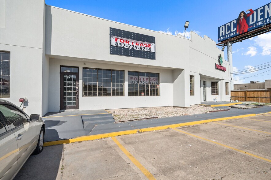 More Photos Of 1710 Highway 6, Houston Storefront For Lease