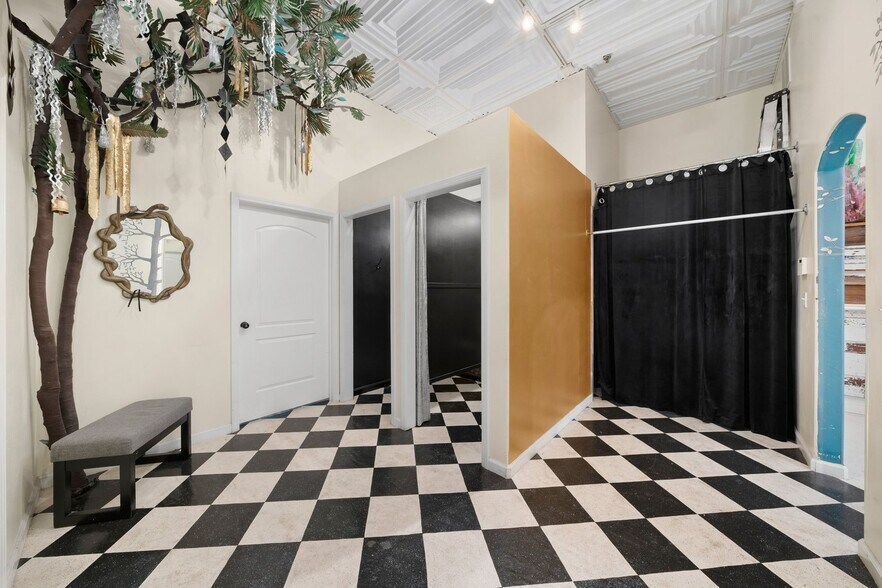 More Photos Of 1211 Pine St, Paso Robles Storefront For Lease