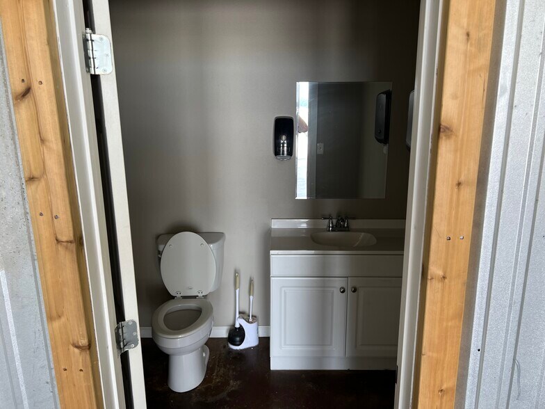 More Photos Of 3450 W 151st St S, Kiefer Warehouse For Lease