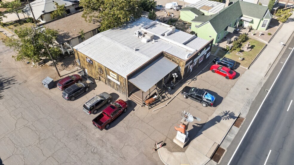More Photos Of 400 W Pine St, Deming Storefront For Sale