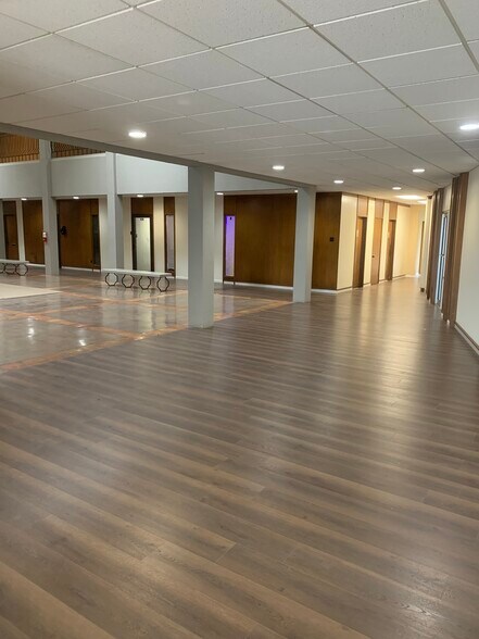 More Photos Of 598 Westwood Dr, Abilene Office For Lease