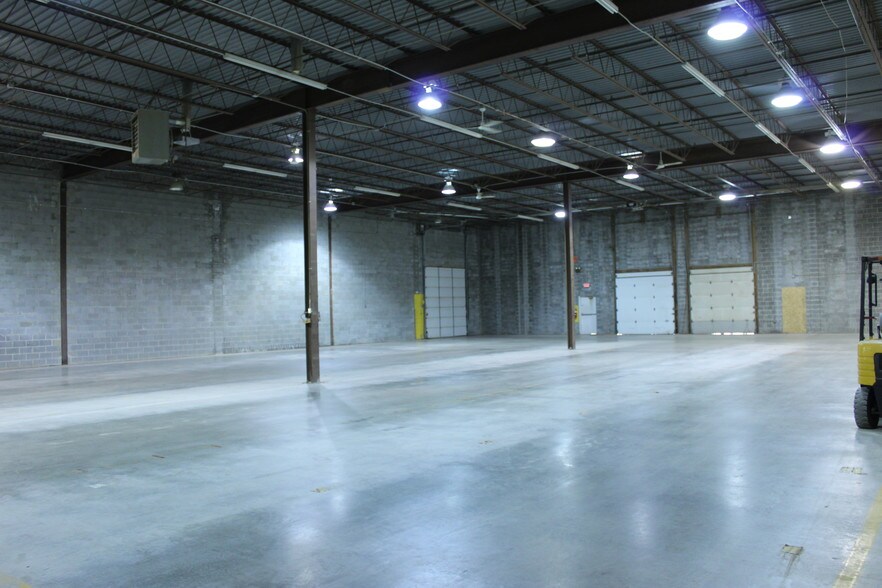 More Photos Of 3320 Terminal Dr, Eagan Distribution For Sale