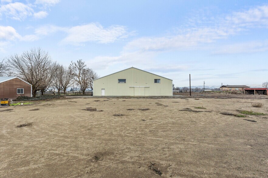 More Photos Of 3521 Blue Crane Ln, Yakima Warehouse For Sale