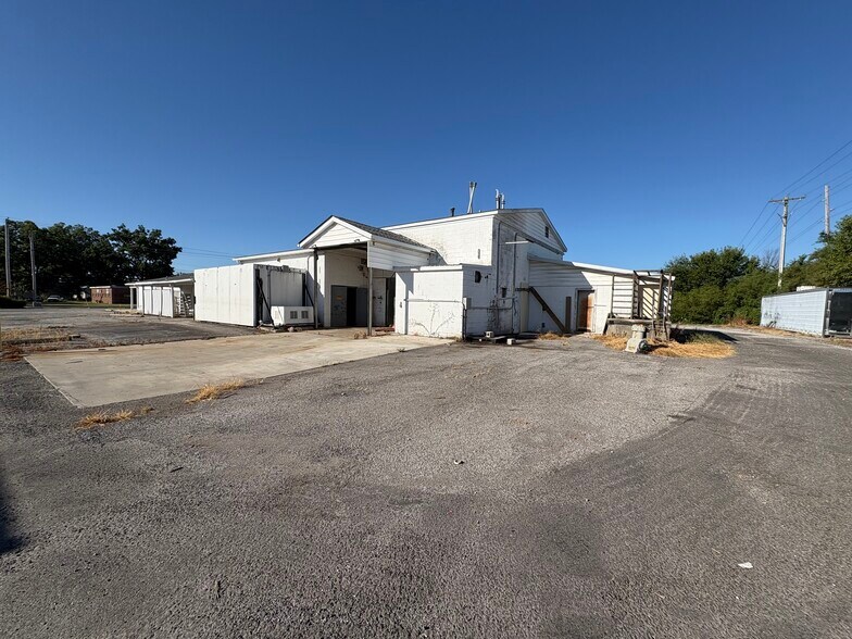 More Photos Of 810 Deal St, Highland Industrial For Sale