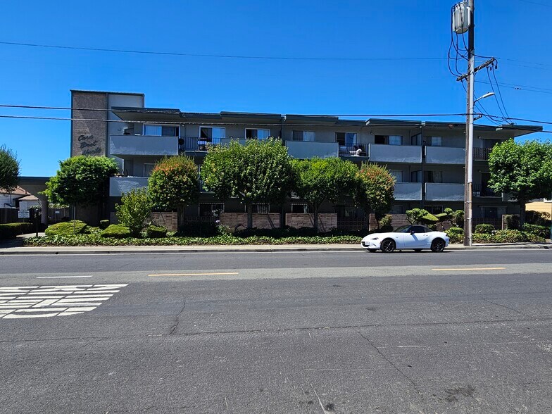 More Photos Of 1049 Armstrong St, Hayward Apartments For Sale