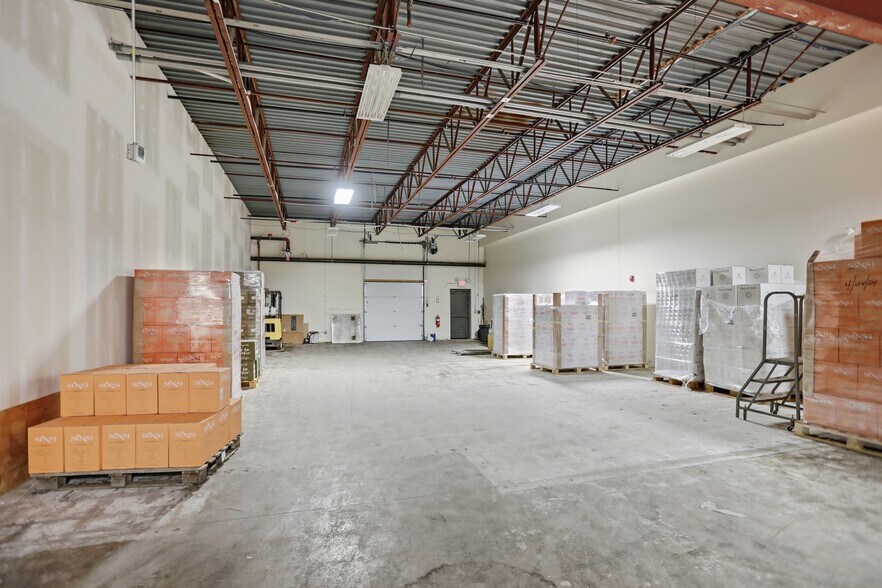 More Photos Of 678 Andover St, Lawrence Light Manufacturing For Lease