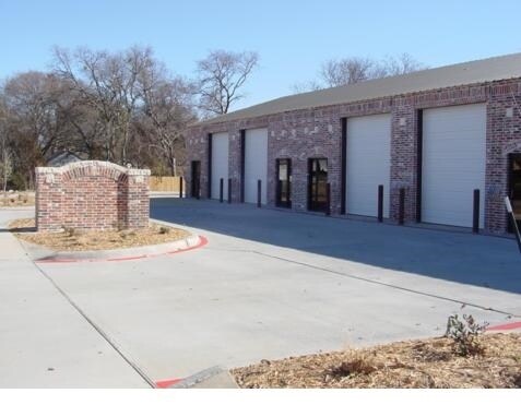 More Photos Of 5612 Highland Ave, Haltom City Showroom For Lease