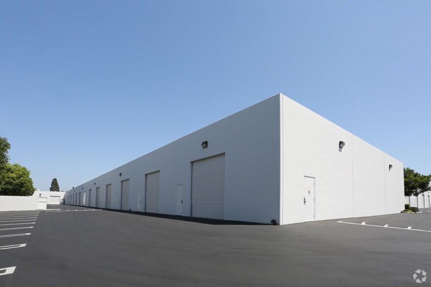 More Photos Of 17815 Newhope St, Fountain Valley Light Manufacturing For Lease