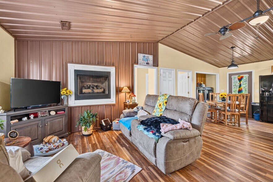 More Photos Of 4925 Hooper Hwy, Cosby Flex For Sale