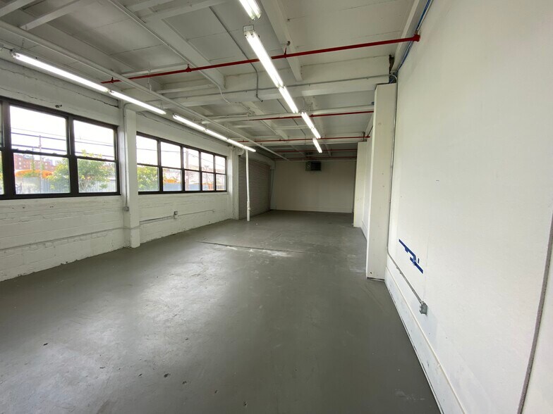 More Photos Of 18 Bay St, Brooklyn Light Manufacturing For Lease