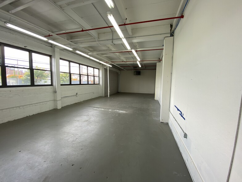 More Photos Of 18 Bay St, Brooklyn Flex For Sale