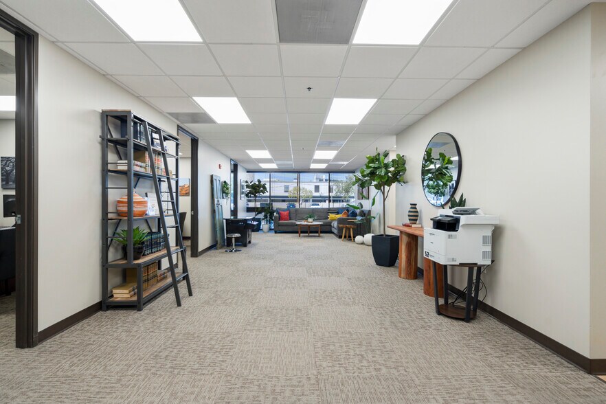 More Photos Of 202 E Earll Dr, Phoenix Medical For Sale