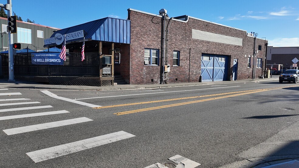 More Photos Of 404 S 3rd St, Mount Vernon General Retail For Sale