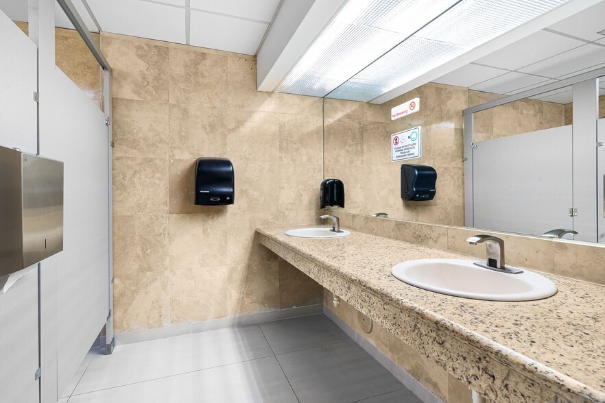 More Photos Of 1000 NW 65th St, Fort Lauderdale Office For Lease