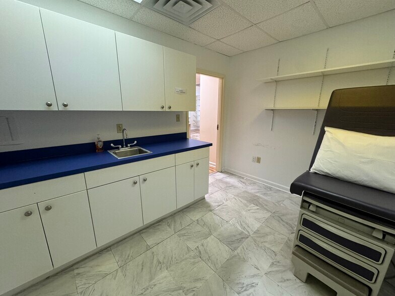 More Photos Of 815 Greenwood Ave, Jenkintown Office For Sale