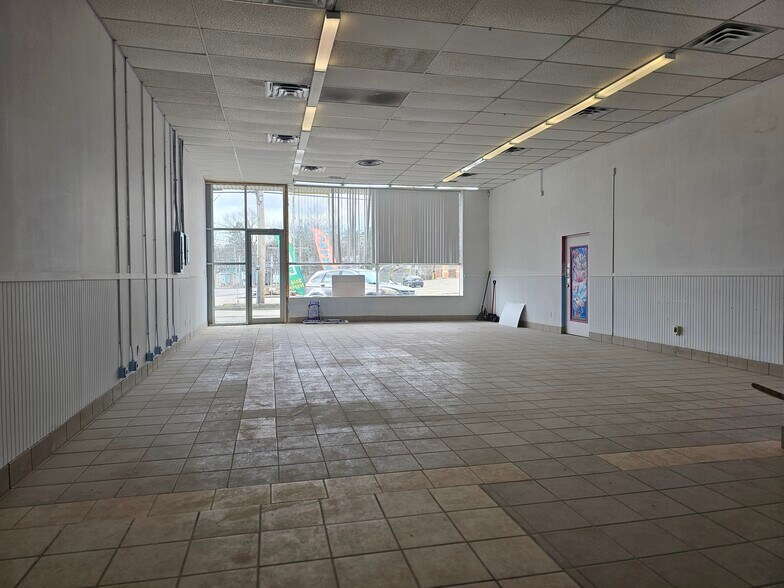 More Photos Of 518 Hooper Rd, Endicott Storefront For Sale