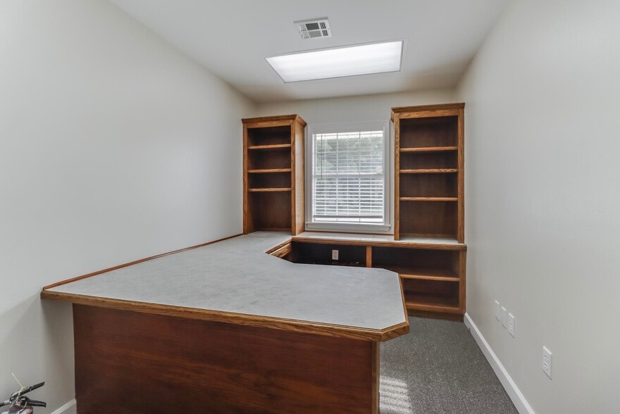 More Photos Of 831 Highway 90, Bay Saint Louis Office For Sale