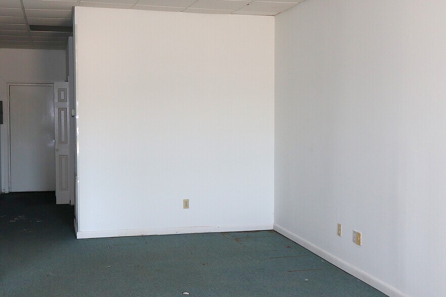 More Photos Of 501 Plaza Dr, Enterprise Storefront Retail Office For Sale