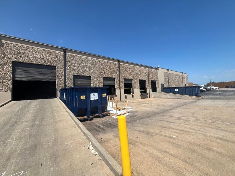 More Photos Of 4130-4150 Will Rogers Pky, Oklahoma City Warehouse For Lease