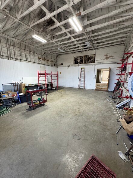 More Photos Of 9122 Rose St, Bellflower Flex For Lease