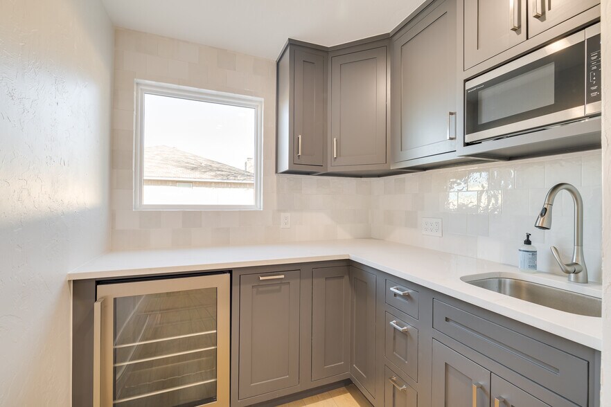 More Photos Of 9416 N Nichols Rd, The Village Office For Lease