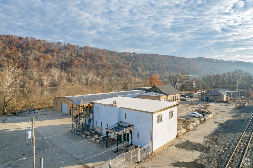 More Photos Of 1101 Railroad St, Monongahela Warehouse For Sale