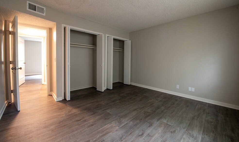 More Photos Of 126 Walton Ferry Rd, Hendersonville Apartments For Sale