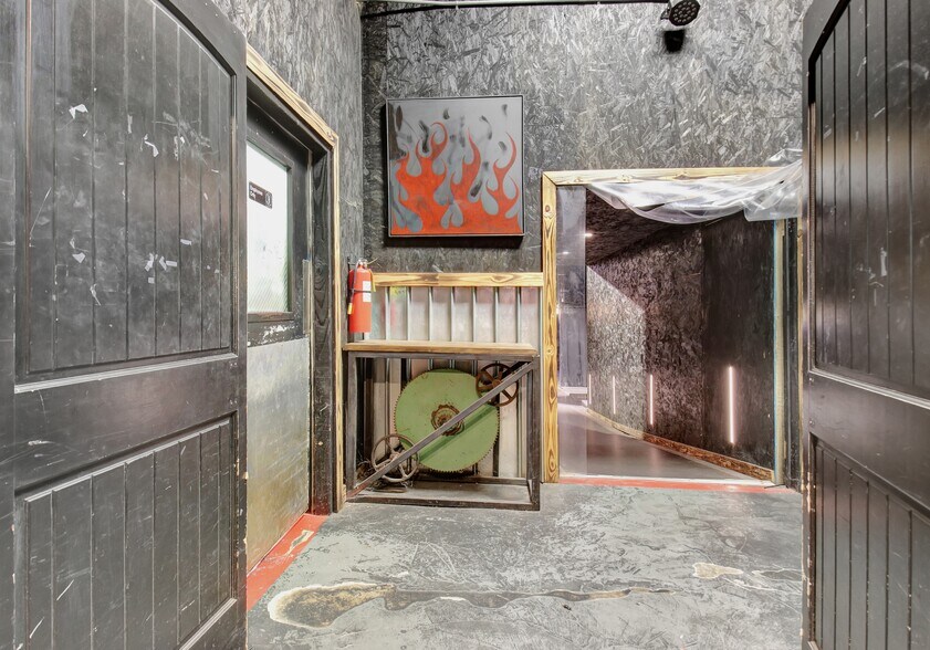 More Photos Of 7716 N Main St, Jonesboro Freestanding For Sale