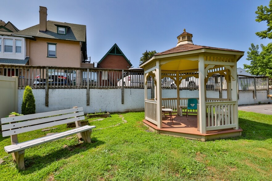 More Photos Of 541 Seneca St, Fountain Hill Healthcare For Sale