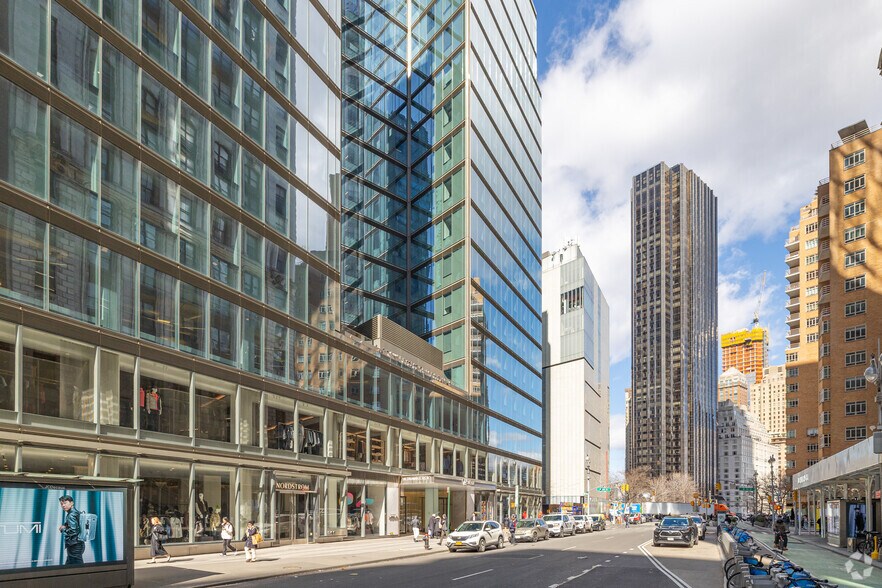 More Photos Of 3 Columbus Cir, New York Office For Lease