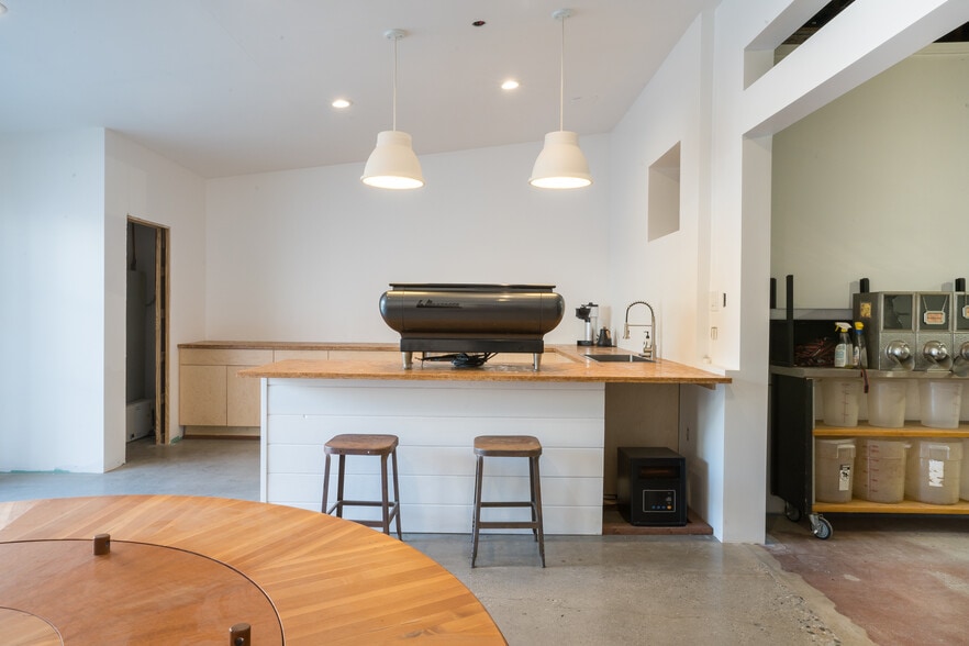 More Photos Of 1529 W Pacific Coast Hwy, Long Beach Storefront For Sale