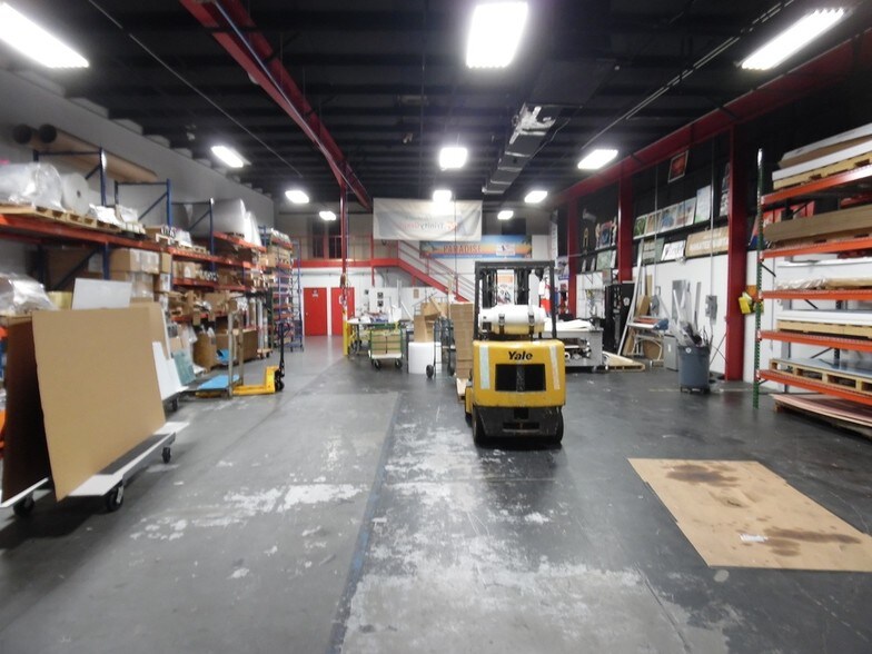 More Photos Of 885 Tallevast Rd, Sarasota Manufacturing For Lease
