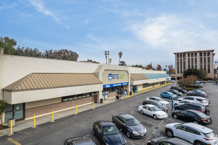 More Photos Of 13303-13351 Riverside Dr, Sherman Oaks Storefront For Lease
