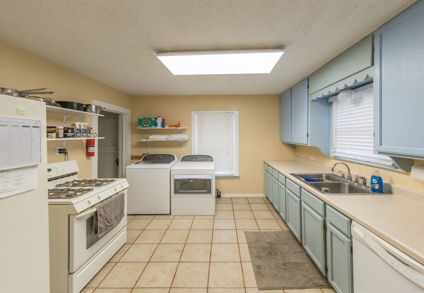 More Photos Of 1502 Main St, Seabrook Office Residential For Lease