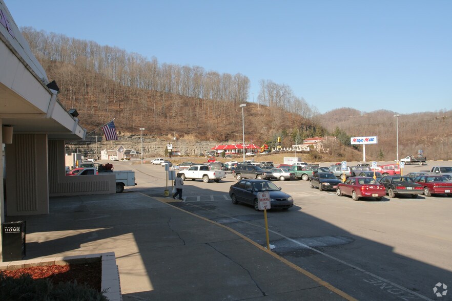 More Photos Of 275 Mall Rd, South Williamson Freestanding For Lease