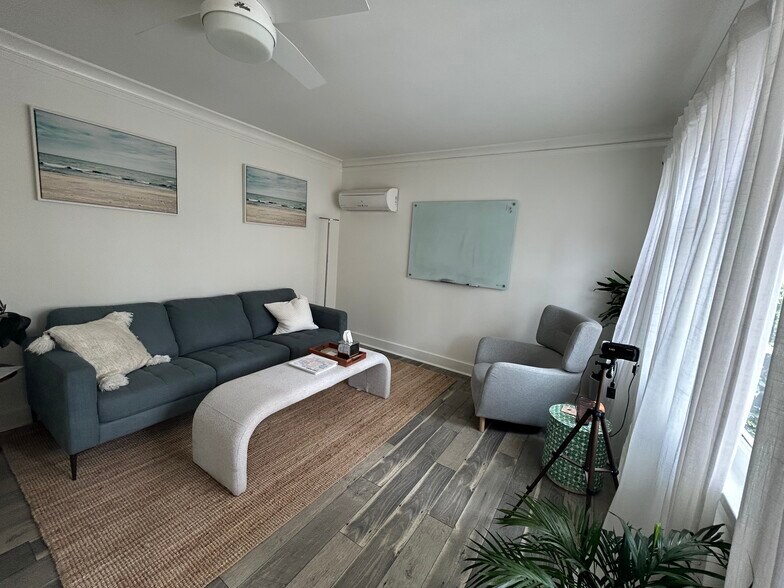 More Photos Of 335 Redondo Ave, Long Beach Office Residential For Sale