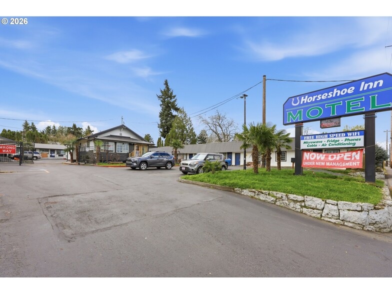 More Photos Of 11324 NE Sandy Blvd, Portland Hotel For Sale