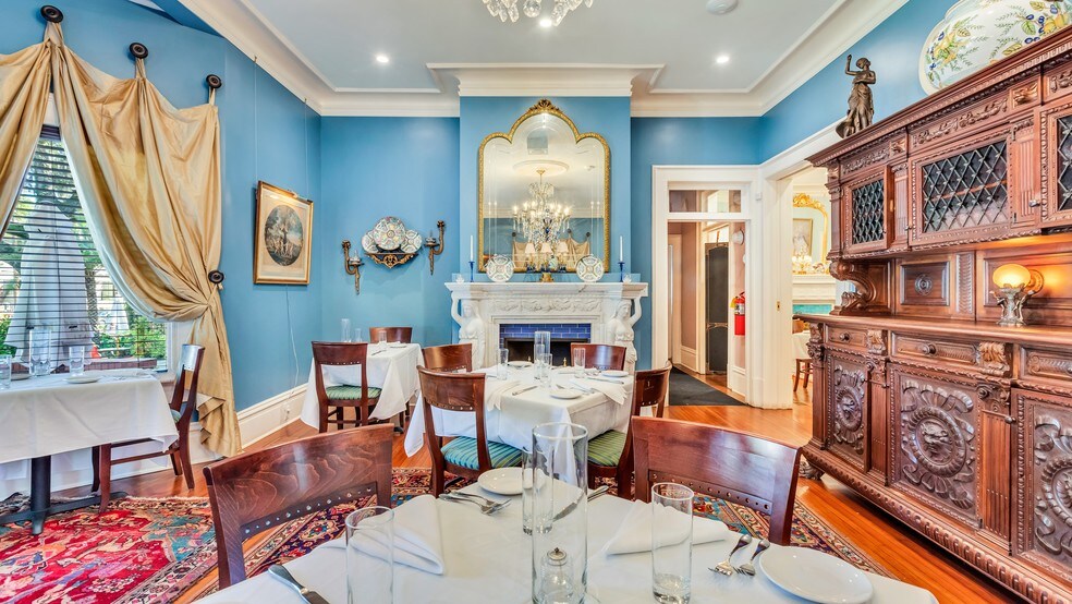 More Photos Of 119 E 37th St, Savannah Restaurant For Sale