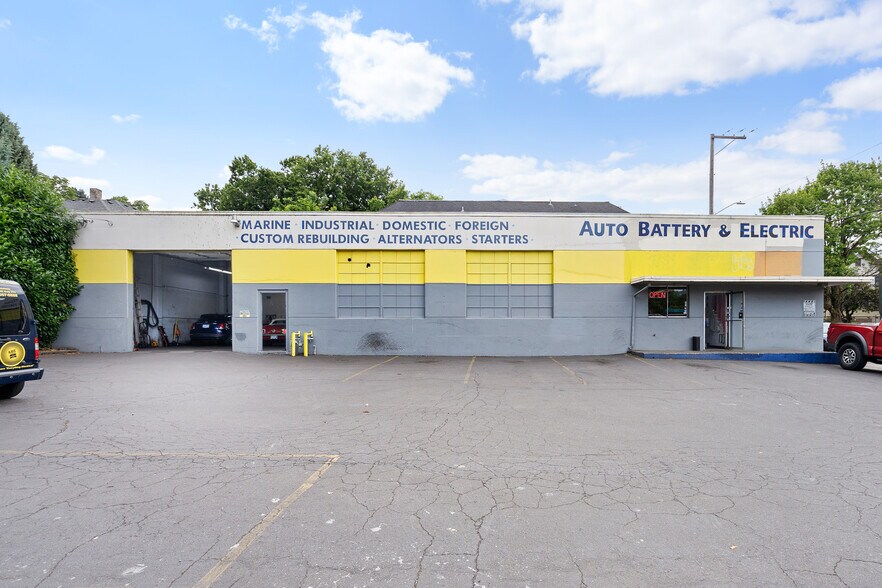More Photos Of 1515 SE Hawthorne Blvd, Portland Auto Repair For Sale
