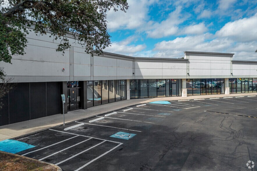 More Photos Of 7616 Culebra Rd, San Antonio Unknown For Lease