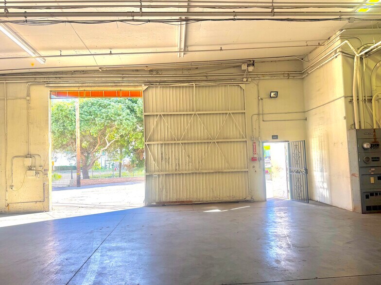 More Photos Of 571-573 Monterey Pass Rd, Monterey Park Warehouse For Lease