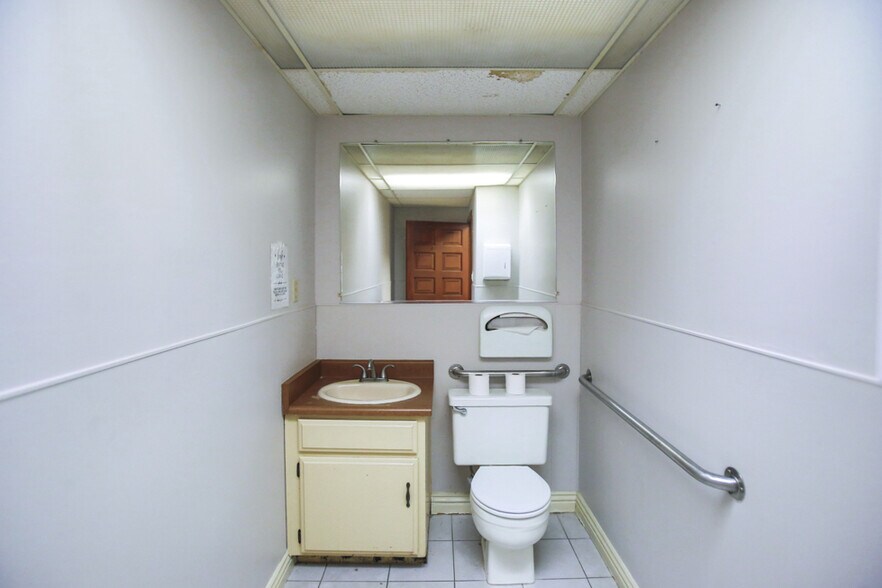 More Photos Of 1810 E 17th St, Santa Ana Medical For Lease