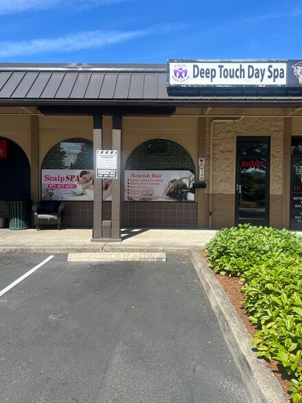 More Photos Of 6100-6130 SE King Rd, Portland Unknown For Lease