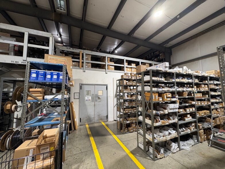 More Photos Of 3301 N I-35, Round Rock Auto Dealership For Lease