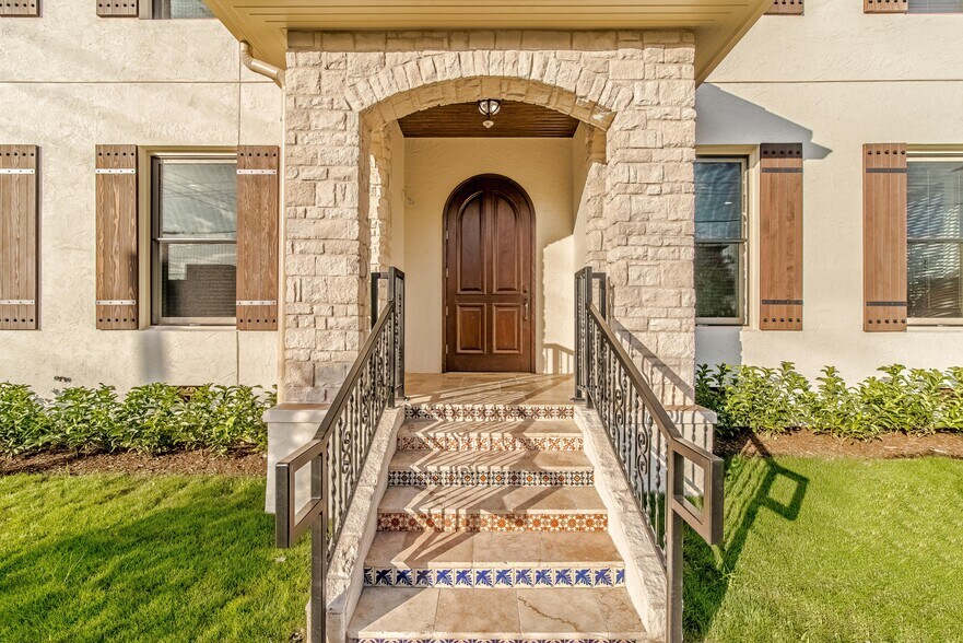 More Photos Of 1214 Elgin St, Houston Medical For Sale